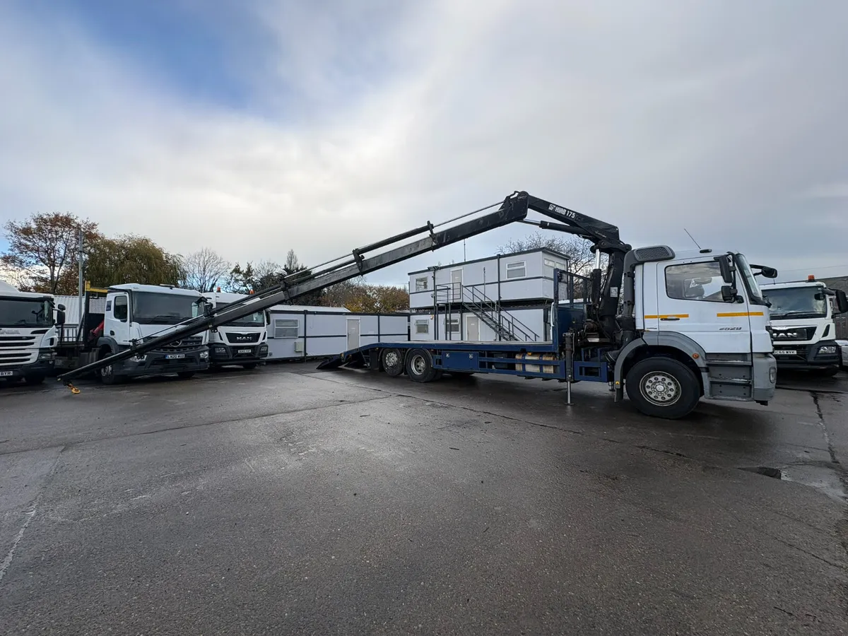 MERCEDES 2529 CHEESE WEDGE PLANT BODY AND CRANE - Image 1