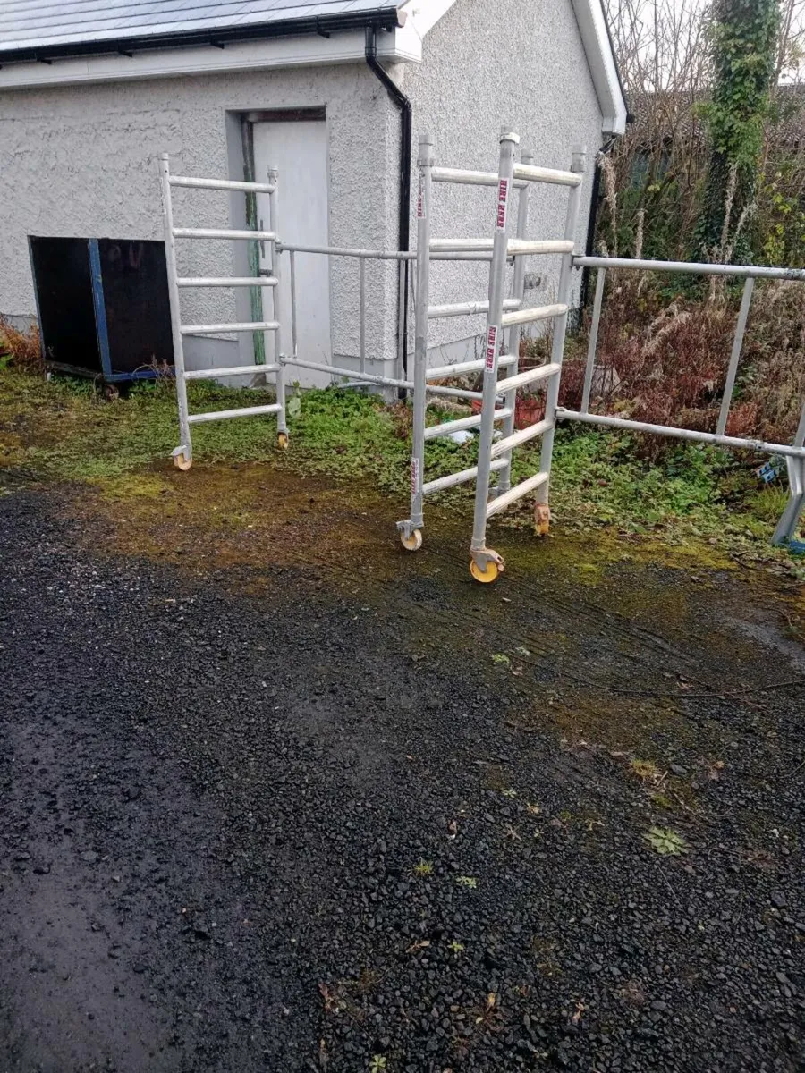 Scaffolding towers - Image 3