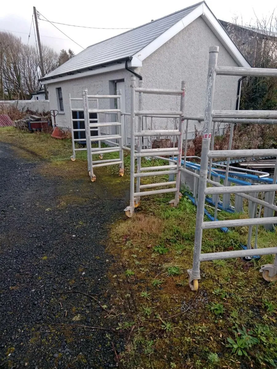 Scaffolding towers - Image 4