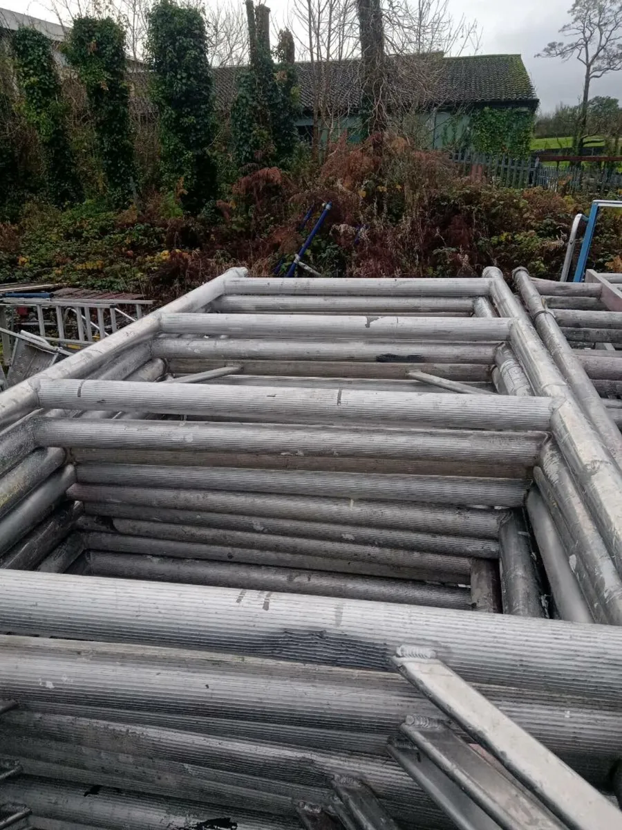 Scaffolding and ladders - Image 1