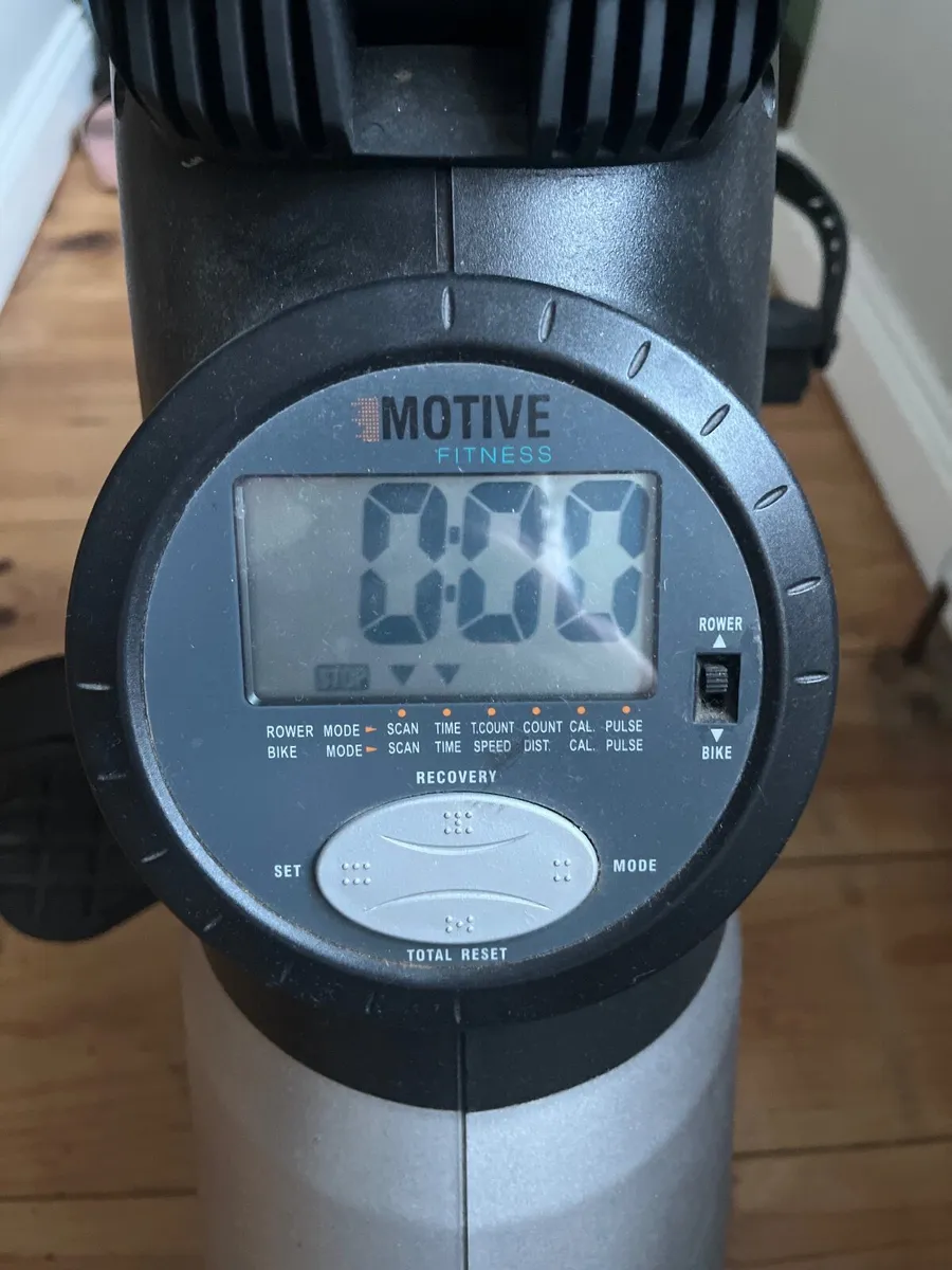 fitness Rowing machine. Gym exercise machine - Image 2