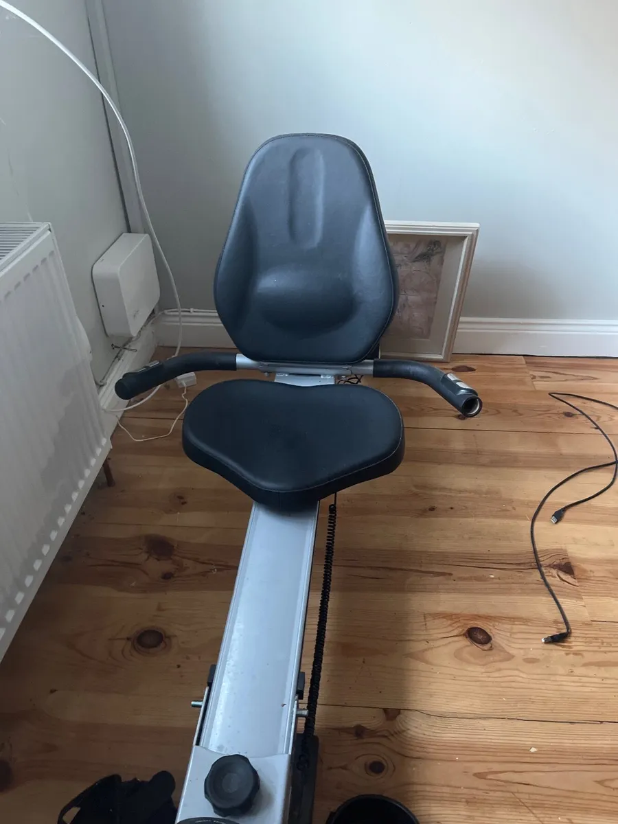 fitness Rowing machine. Gym exercise machine - Image 4