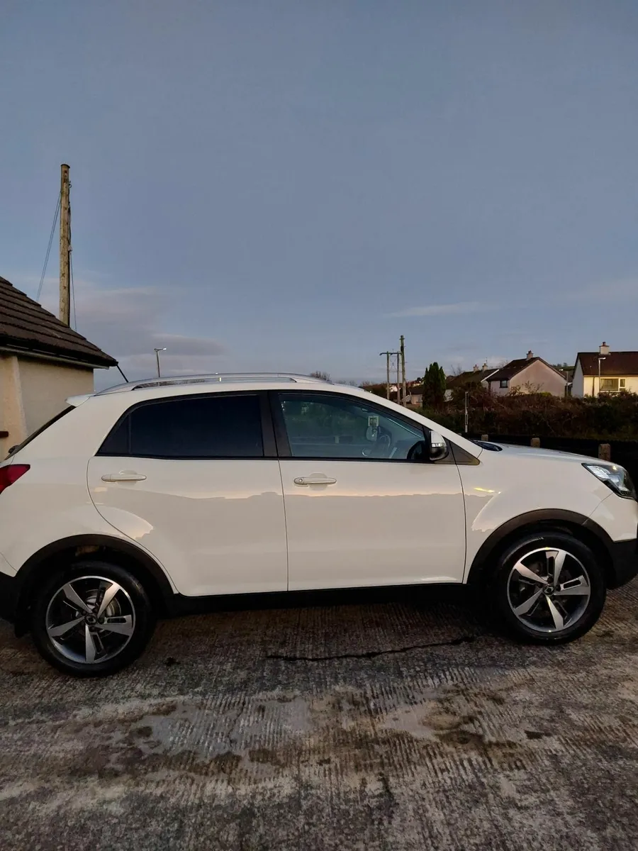 Ssangyong korando 2.2  ELX F.S.H Top Of The Range - Image 1