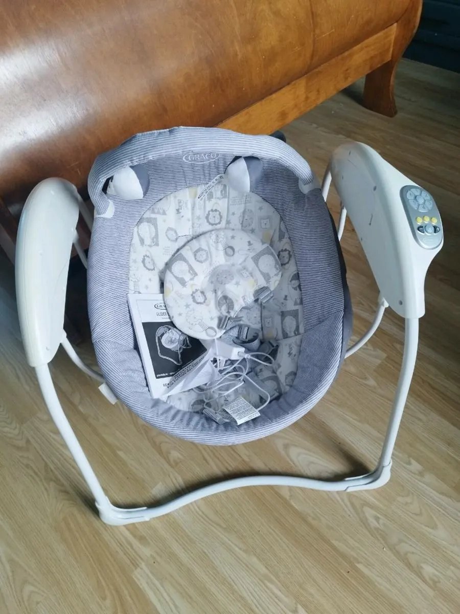 Graco baby electric swing/glider - Image 1