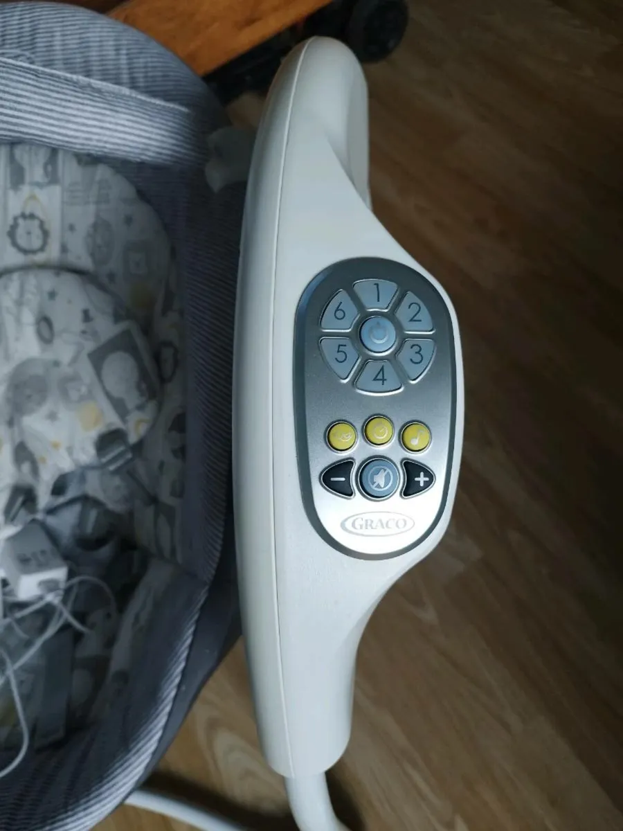 Graco baby electric swing/glider - Image 2