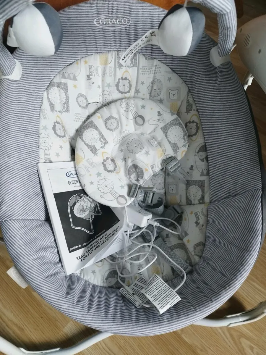 Graco baby electric swing/glider - Image 3