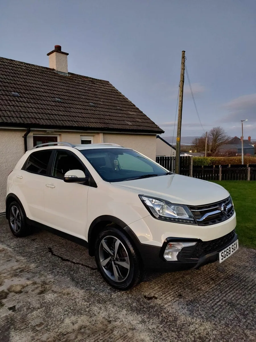 Ssangyong korando 2.2  ELX F.S.H Top Of The Range - Image 4