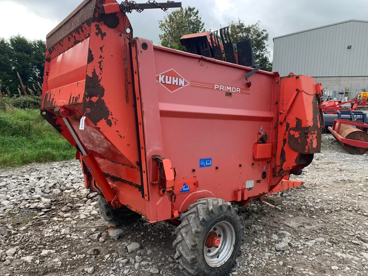 KUHN PRIMOR 3560 BALE SHREDDER - Image 3
