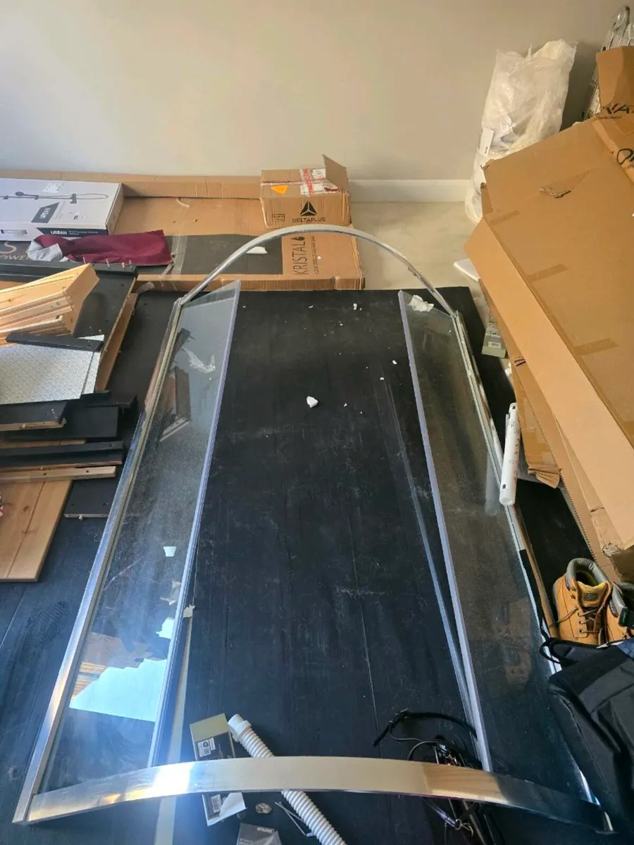 Bath screen and sliding doors - Image 2