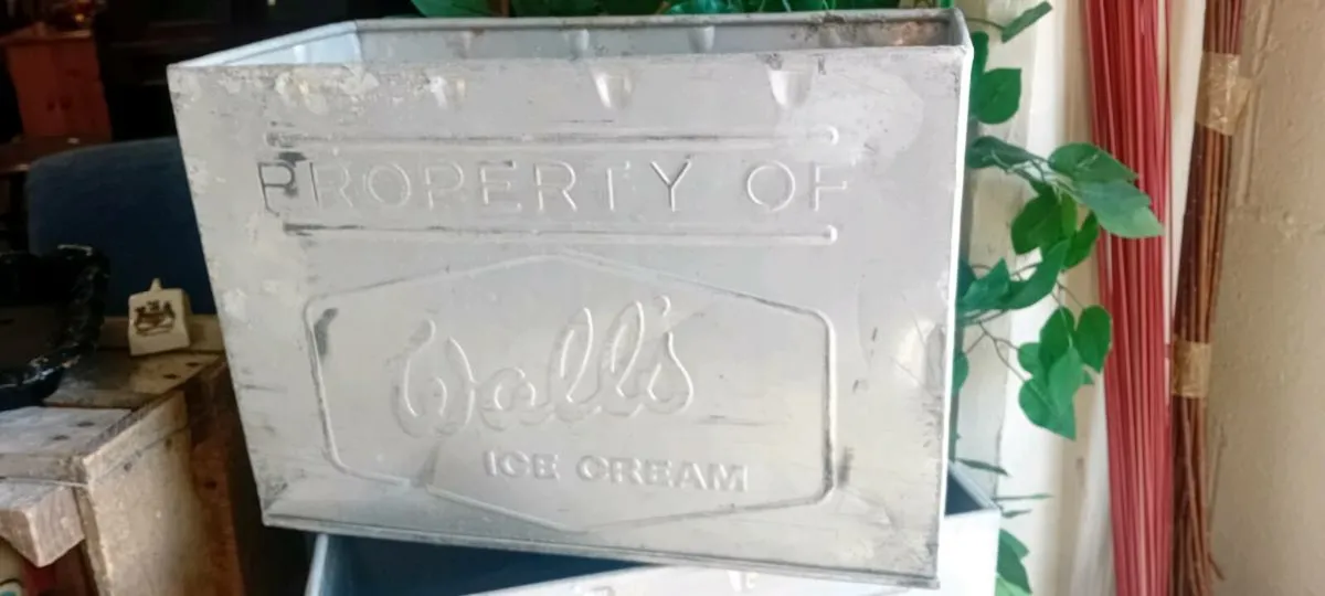 Original Aluminium Walls Ice Cream Tub - Image 1