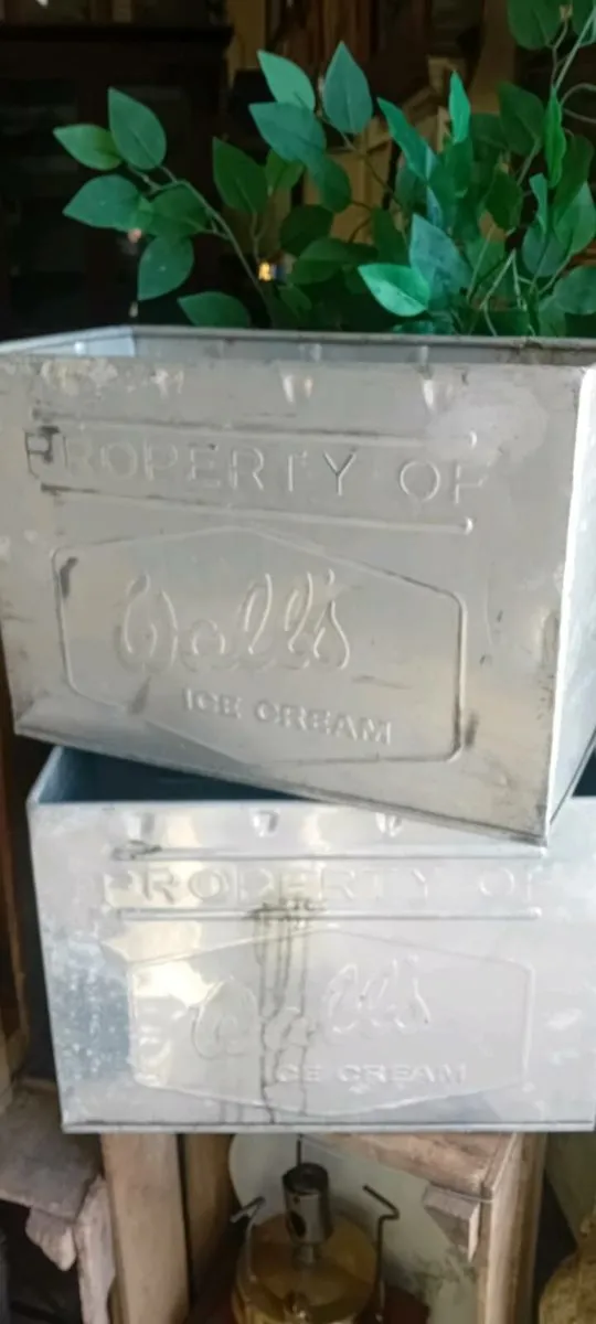 Original Aluminium Walls Ice Cream Tub - Image 2