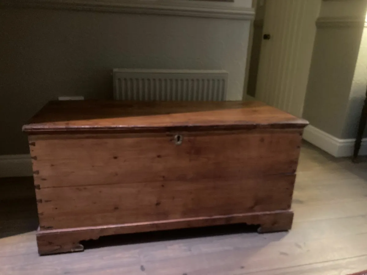 Antique furniture - Image 1