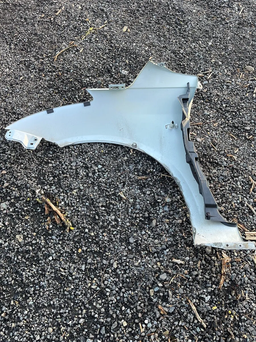 Suzuki Swift wing (non import) - Image 2