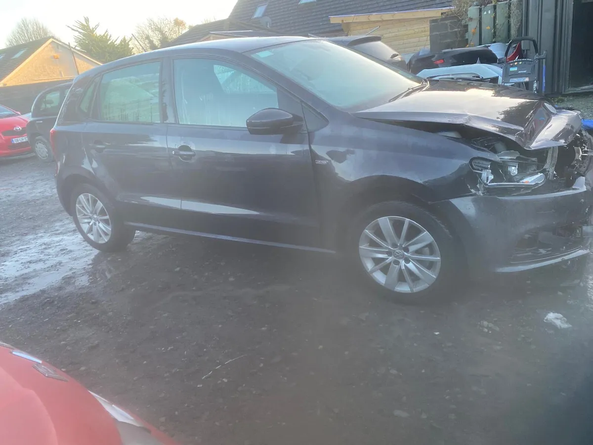 15 polo 1.2 auto lounge model - Image 4