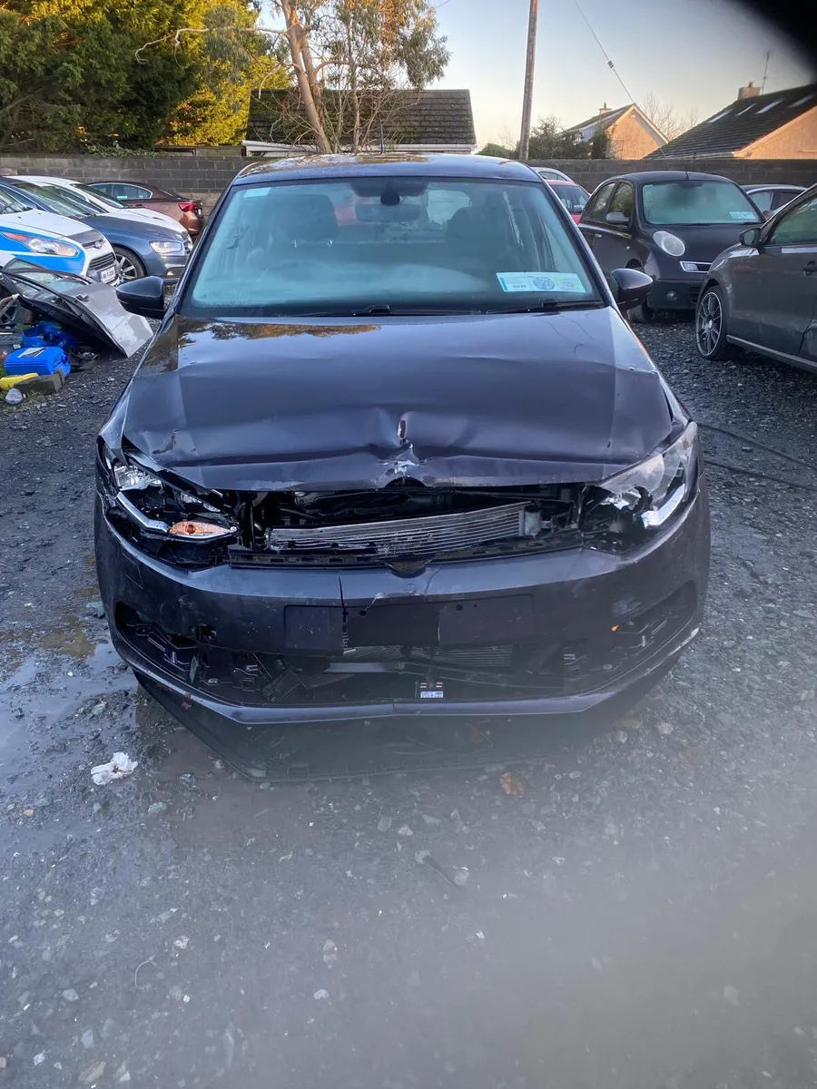 15 polo 1.2 auto lounge model - Image 1