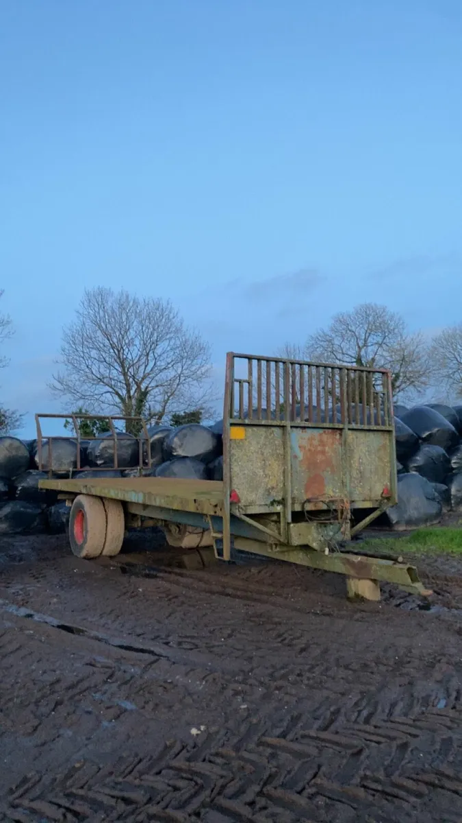 Bale trailer 23 foot