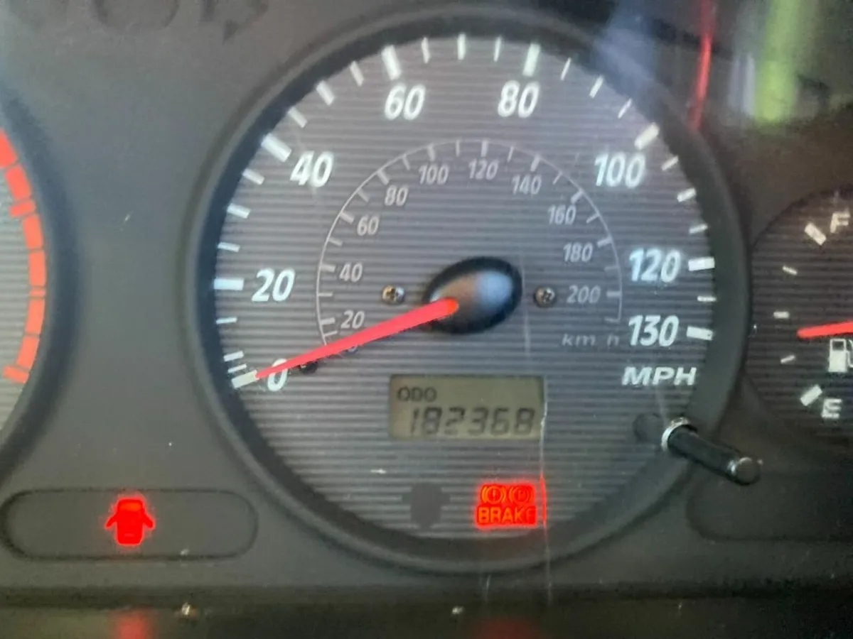 Hyundai Santa Fe 2002 - Image 3