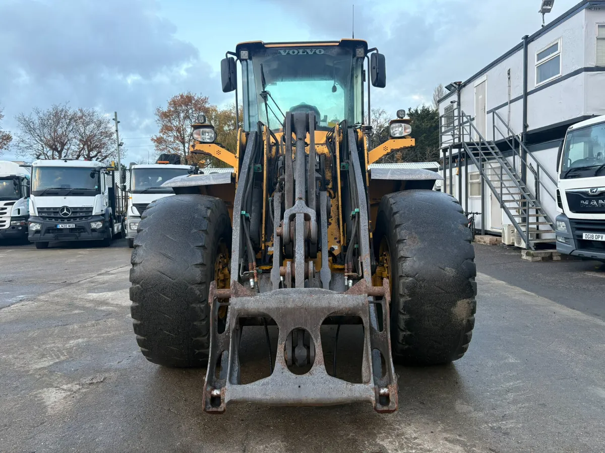 VOLVO L120F WHEEL LOADER - Image 4