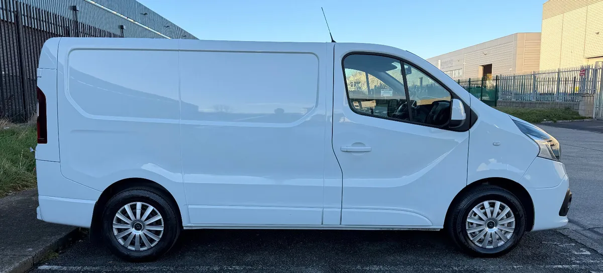 192 Renault Trafic High Spec - Image 3