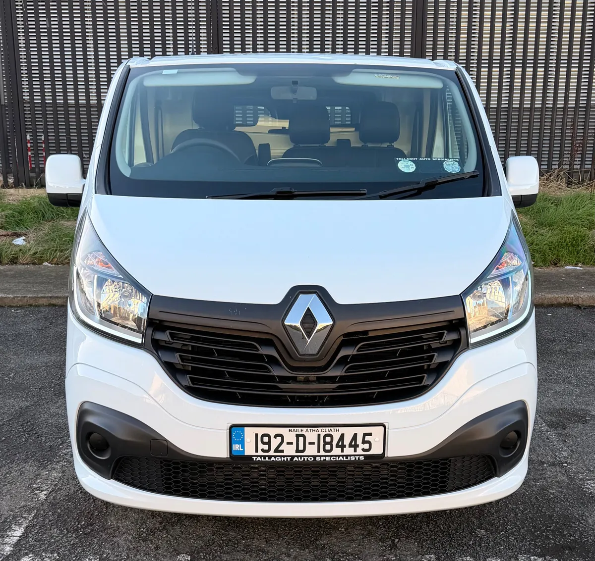 192 Renault Trafic High Spec - Image 2