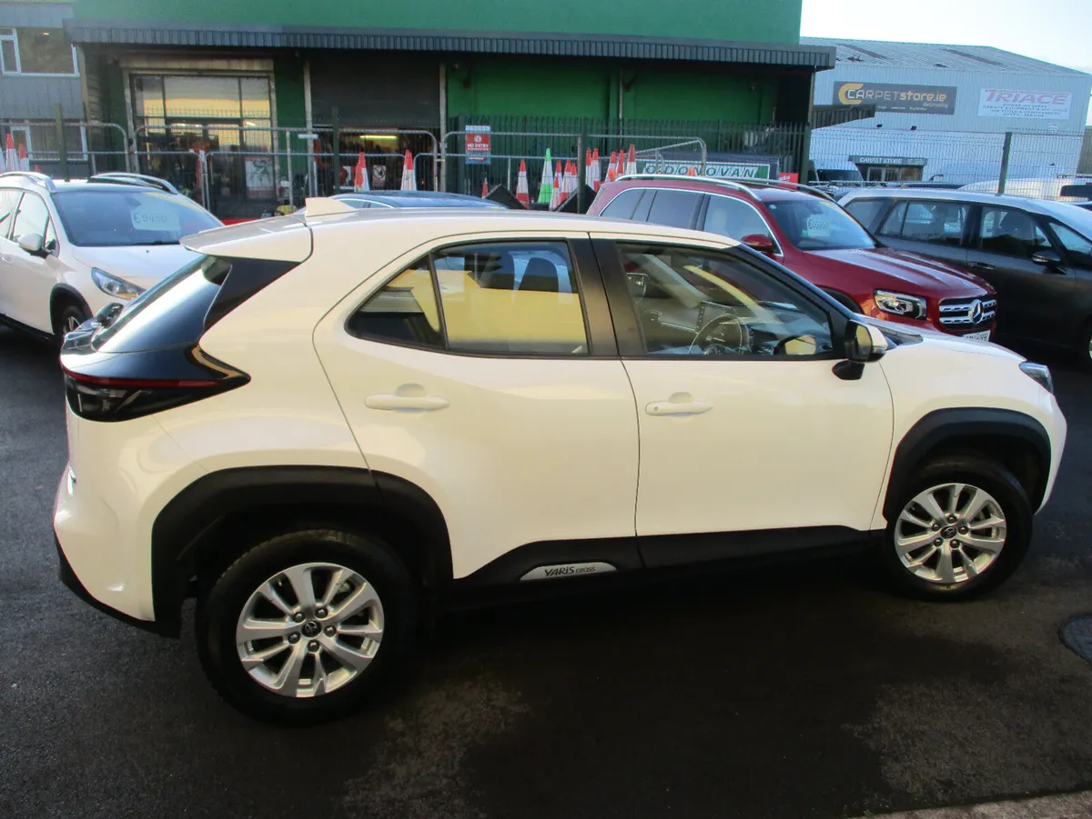 Toyota Yaris Cross  HYBRID  2023 - Image 4