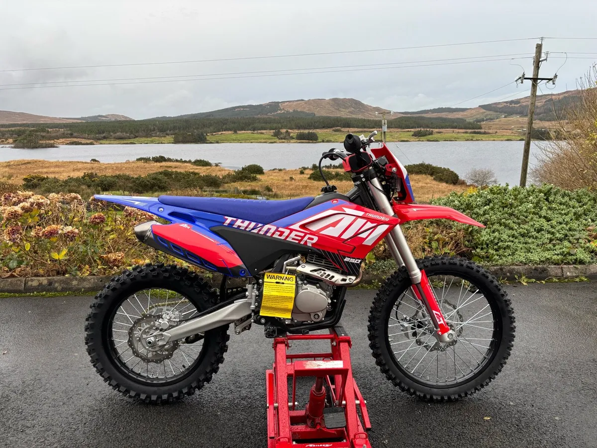 250cc dirtbike - Image 1