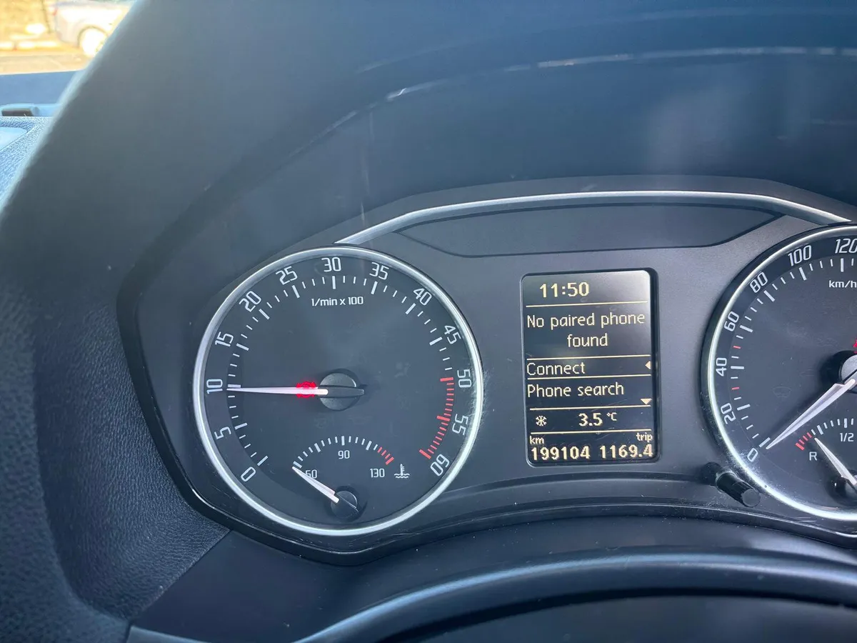 Skoda Octavia 2012  DIESEL  LOW  MILEAGE - Image 4