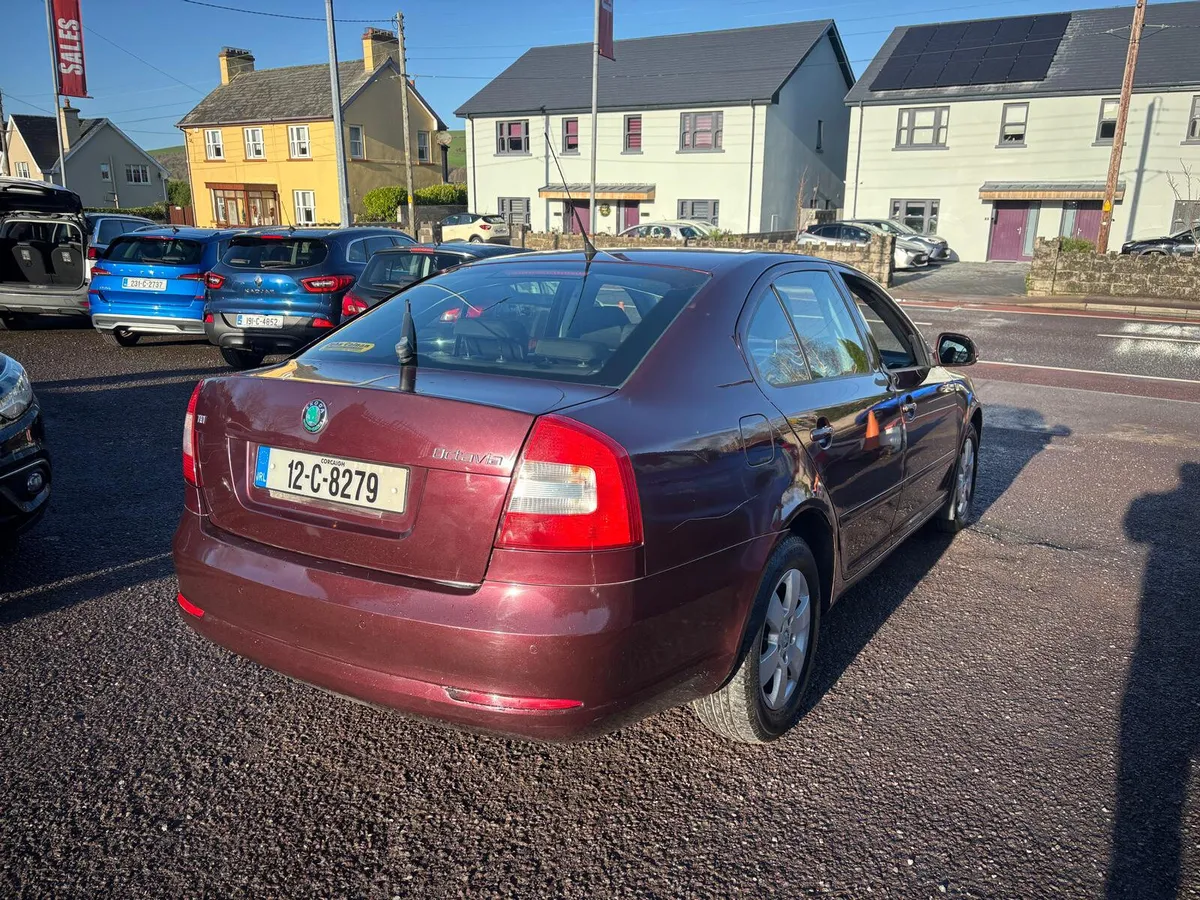 Skoda Octavia 2012  DIESEL  LOW  MILEAGE - Image 2