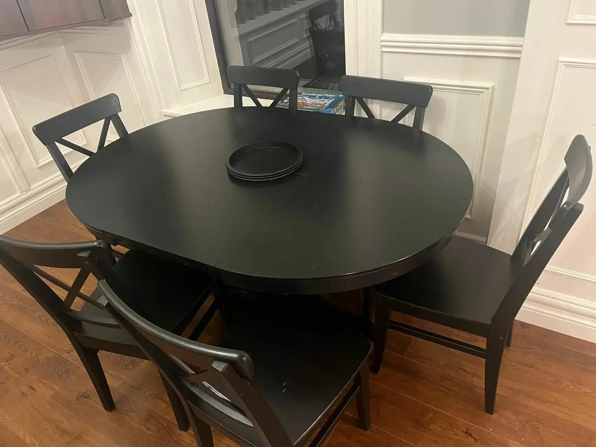 Extendable table and Chairs - Image 3