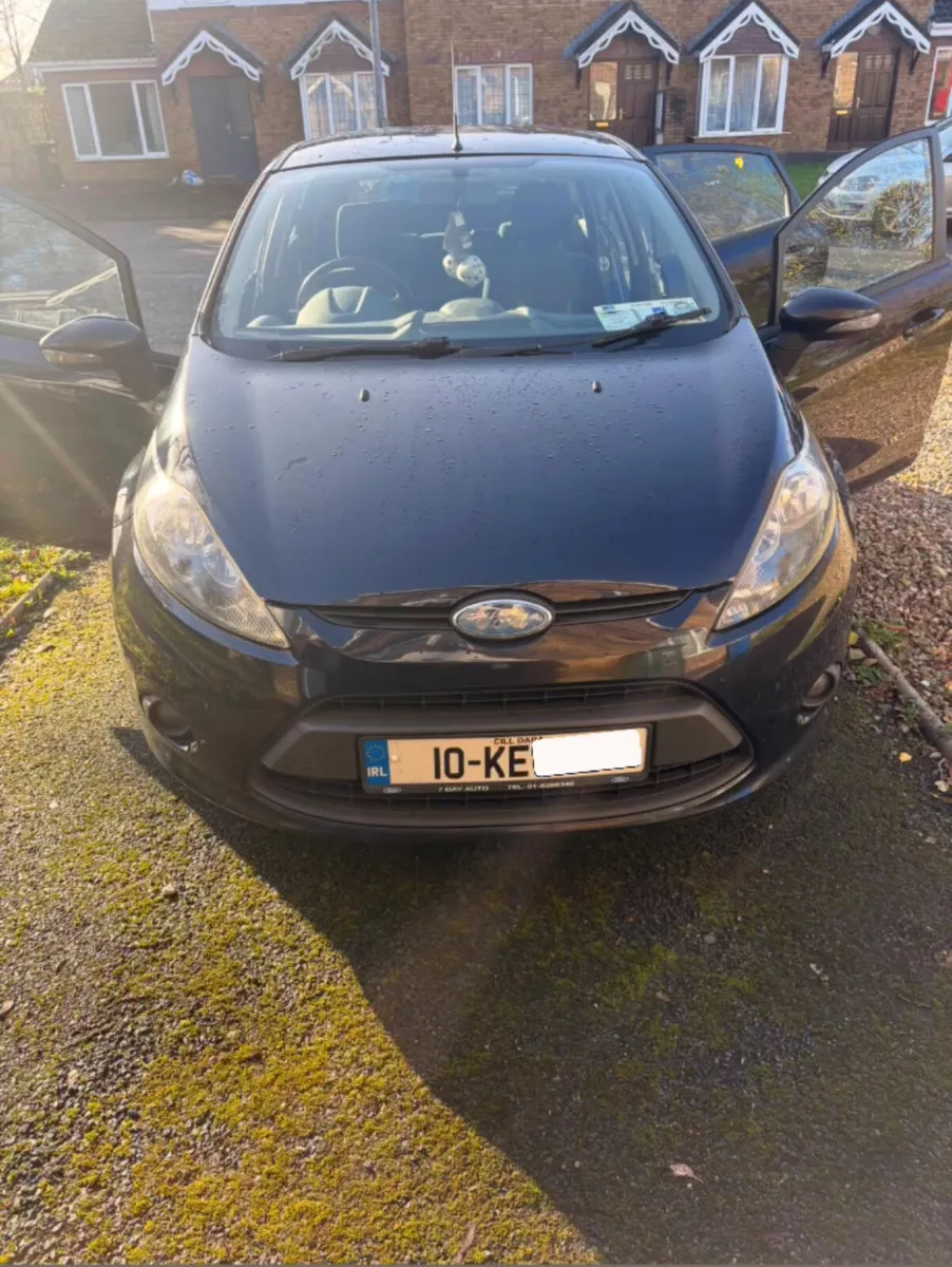 2010 Ford Fiesta - Image 2