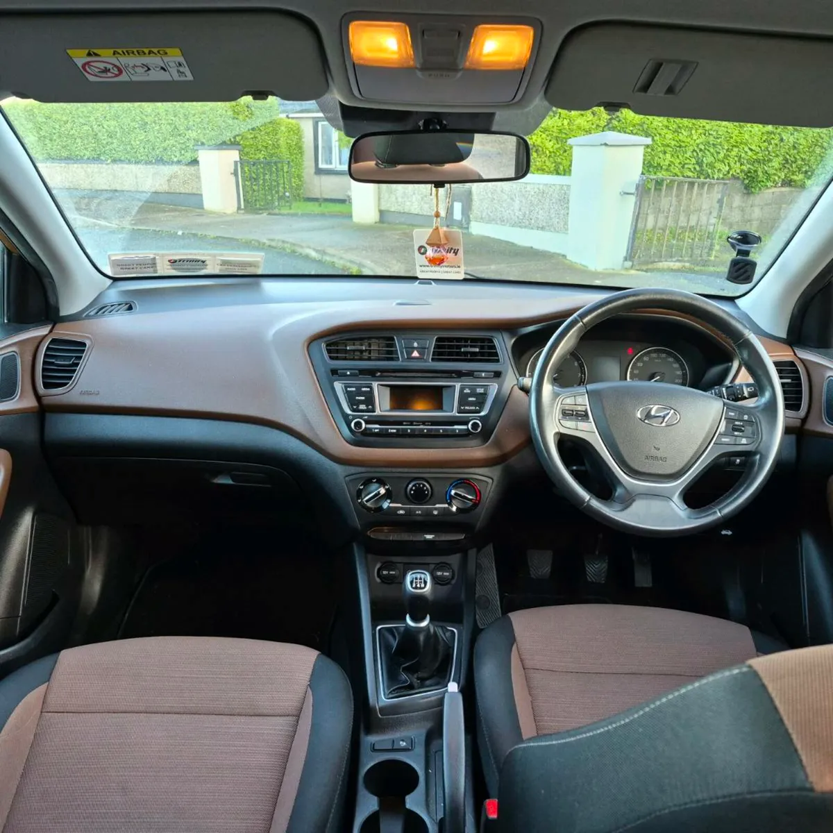 Hyundai i20 deluxe - Image 3