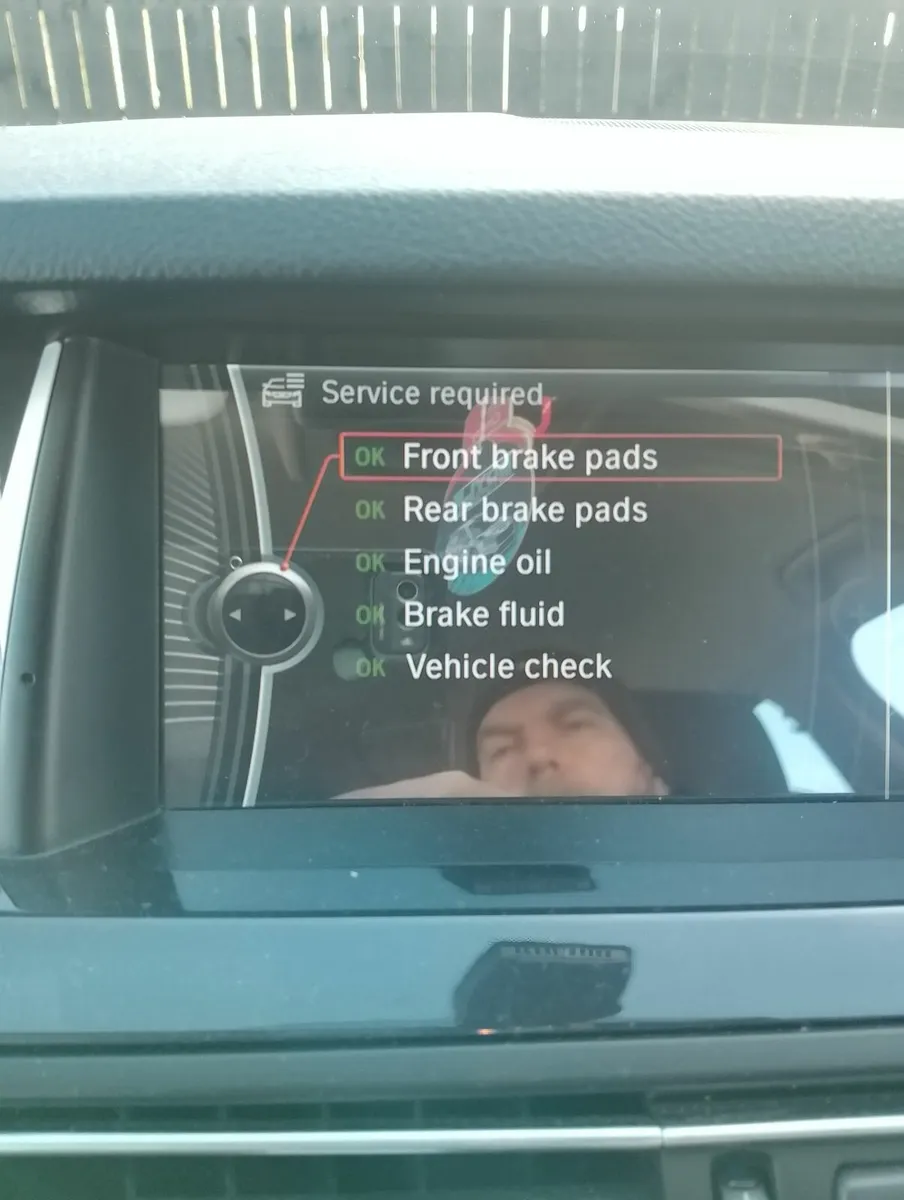 BMW 5-Series 2011 - Image 2