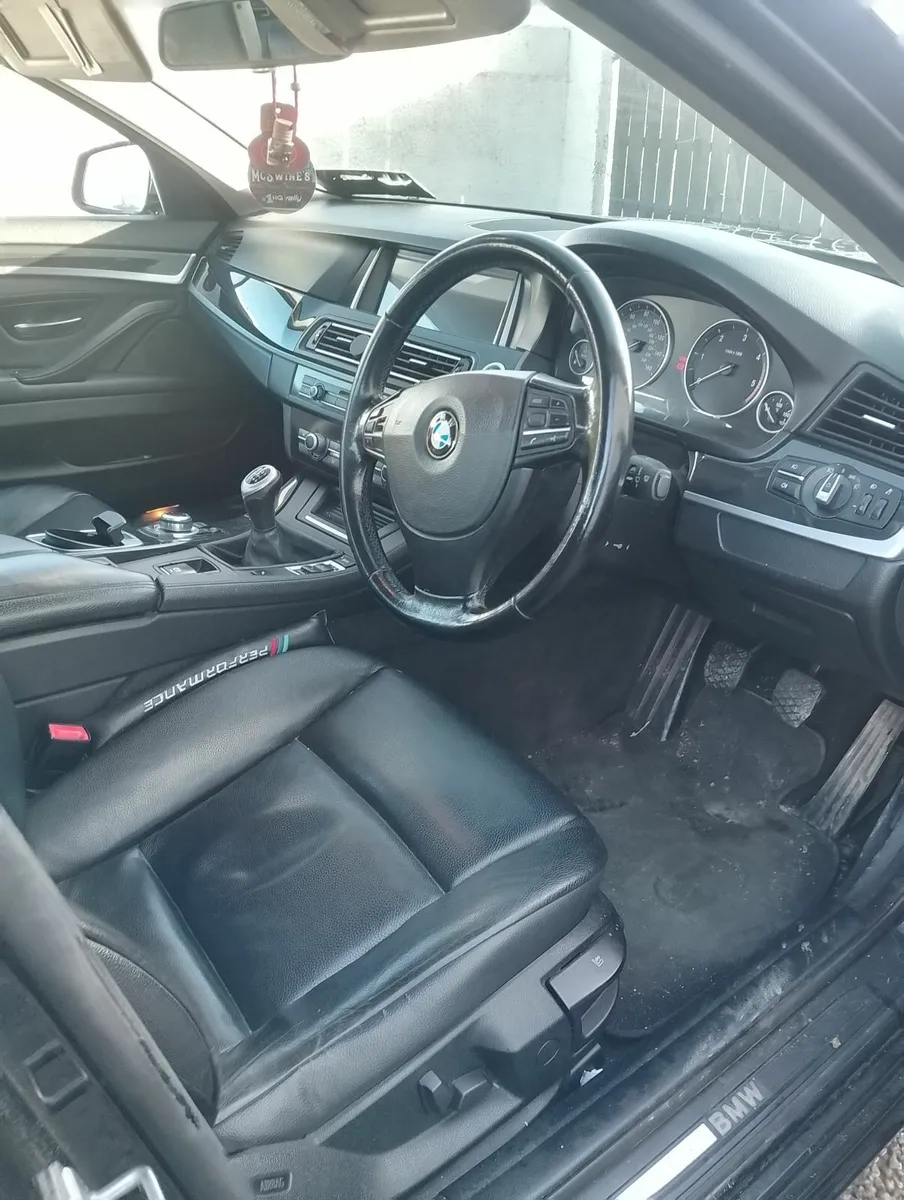 BMW 5-Series 2011 - Image 3