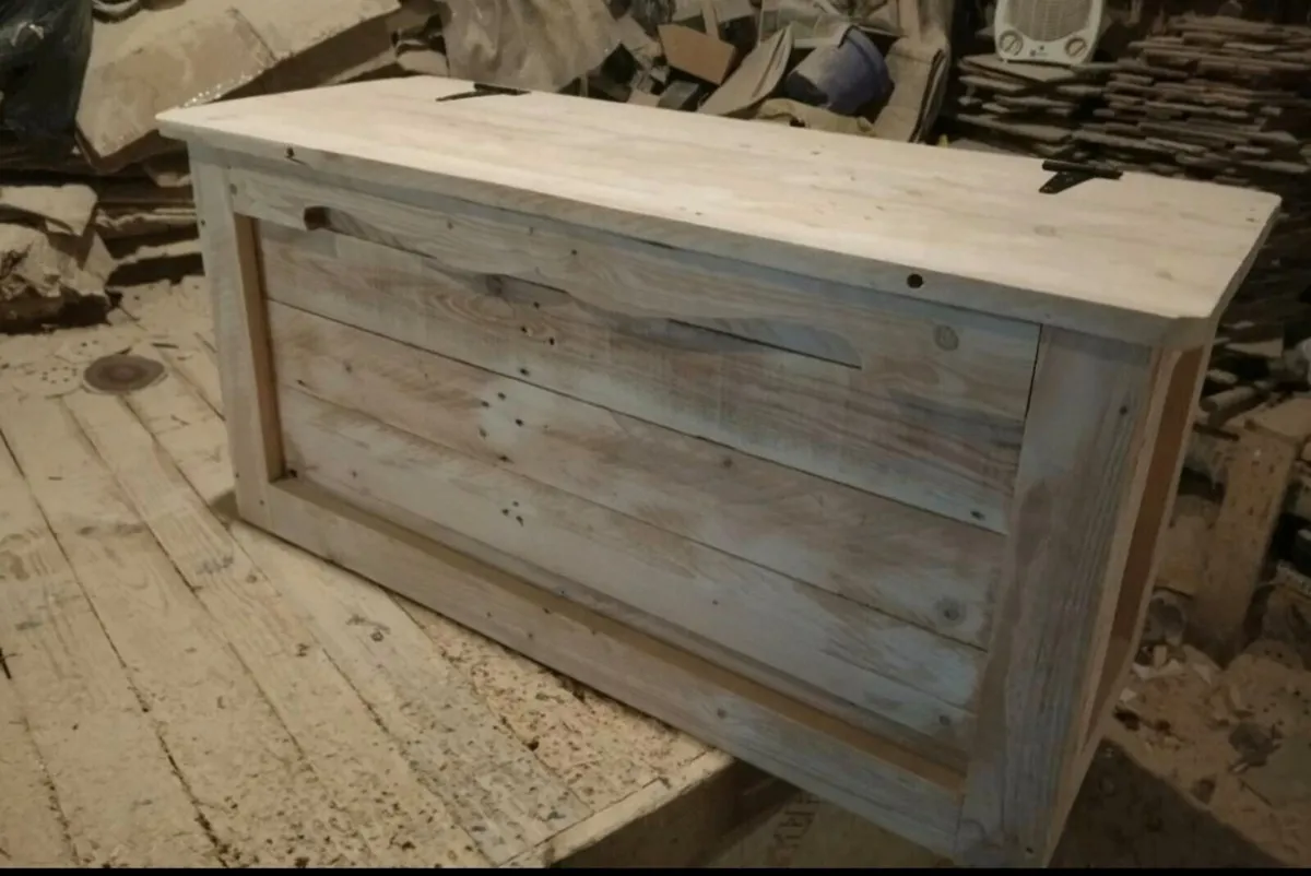 Handmade rustic blanket box - Image 1