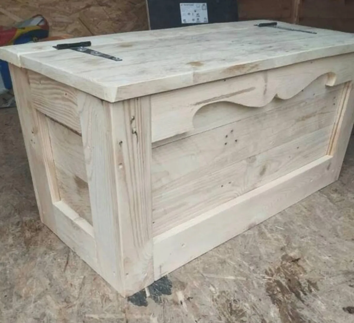 Handmade rustic blanket box - Image 4