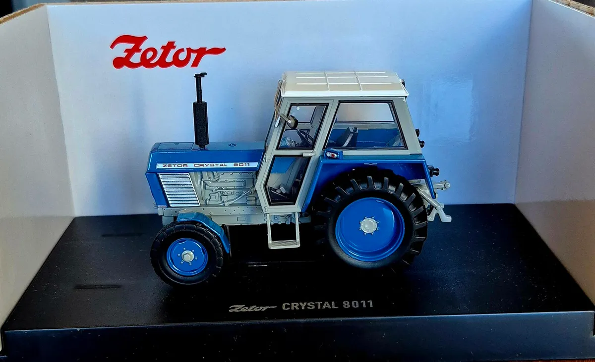 Zetor 8011 Model Replica Blue Edition - Image 3