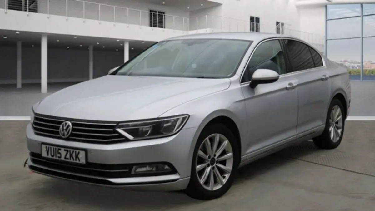 Volkswagen Passat 2015 - Image 2