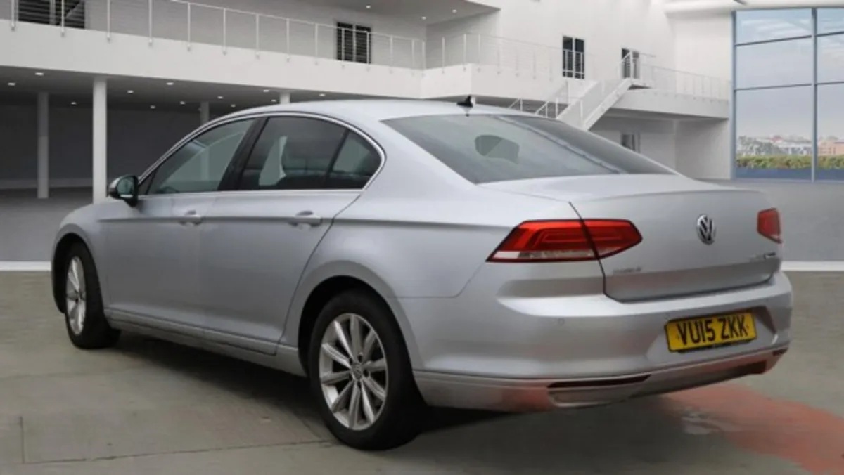 Volkswagen Passat 2015 - Image 3