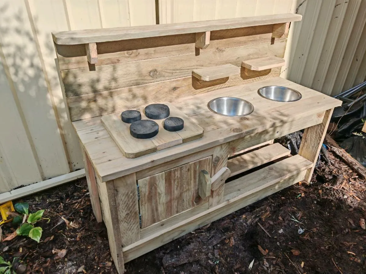 Handmade mud kitchen - Image 1
