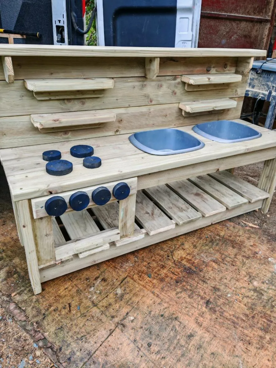 Handmade mud kitchen - Image 4