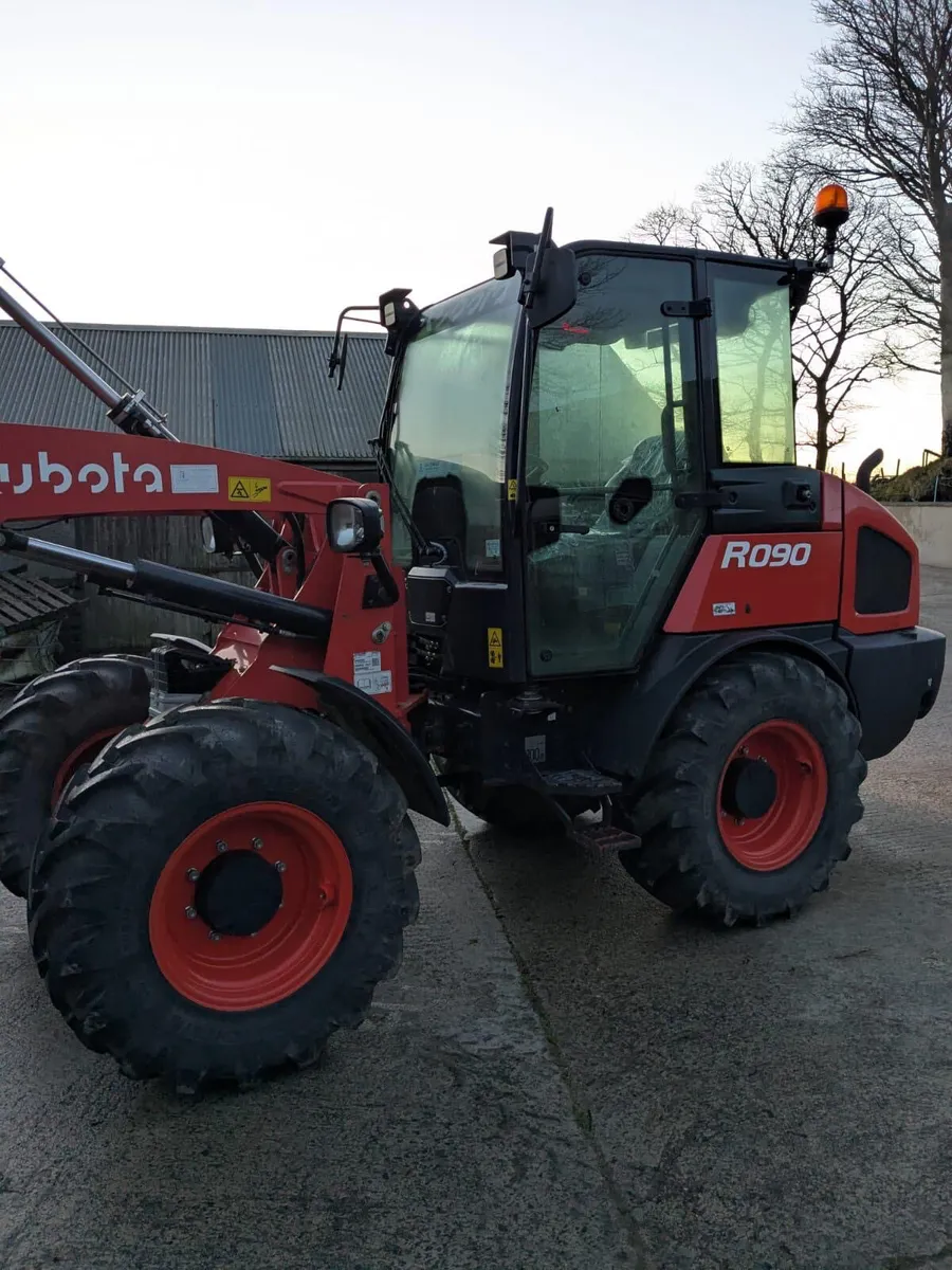 Kubota RO90 wheeled loader - Image 1
