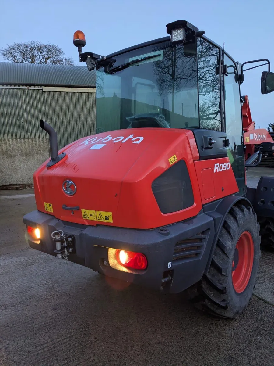 Kubota RO90 wheeled loader - Image 3