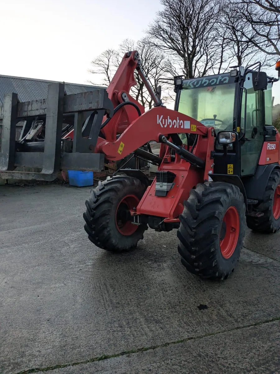 Kubota RO90 wheeled loader - Image 2