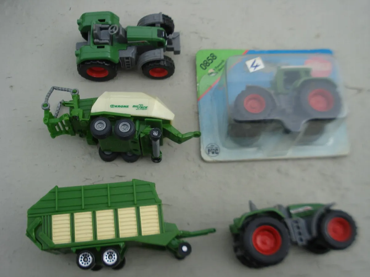 JOHN DEERE DIECAST METAL MODEL TRACTORS. - Image 4