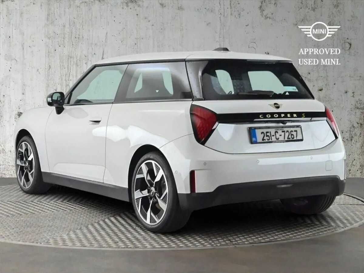 Mini Cooper Cooper SE - Image 2