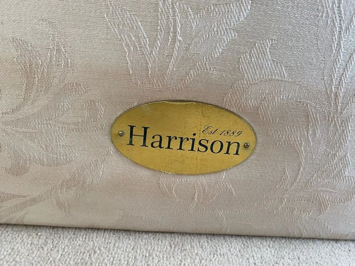 Small double bed (3/4 bed) with mattress - Image 2