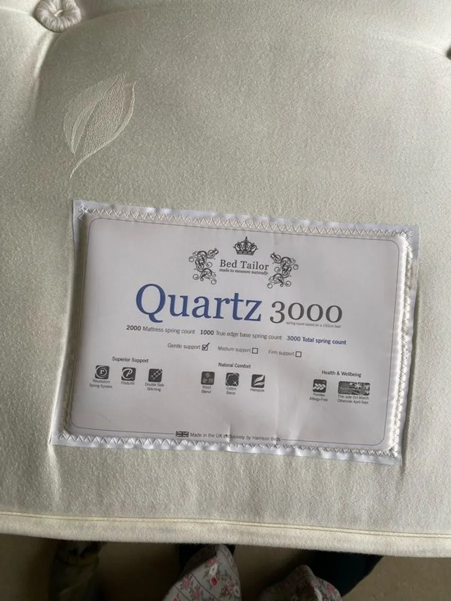 Small double bed (3/4 bed) with mattress - Image 4