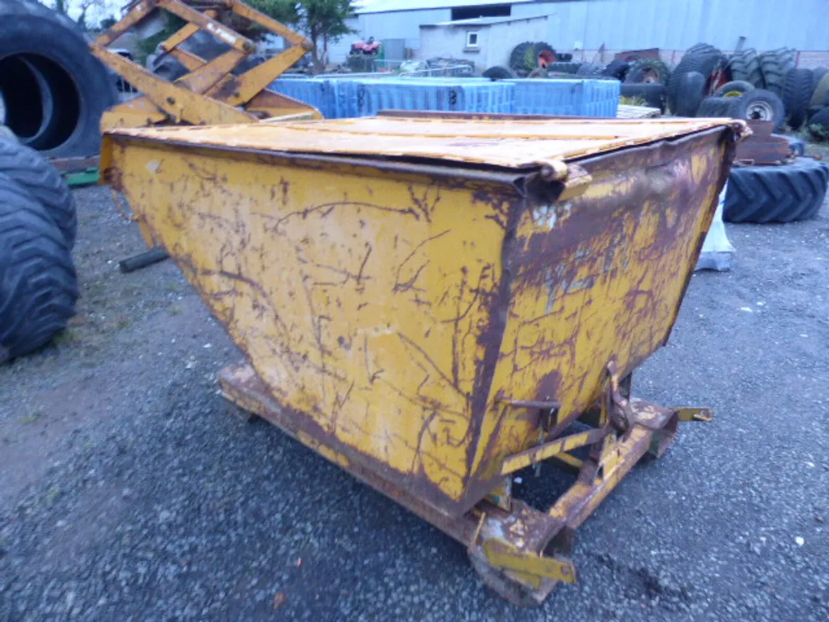 Portable Yellow Forklift Tip Skip with Lid - Image 4