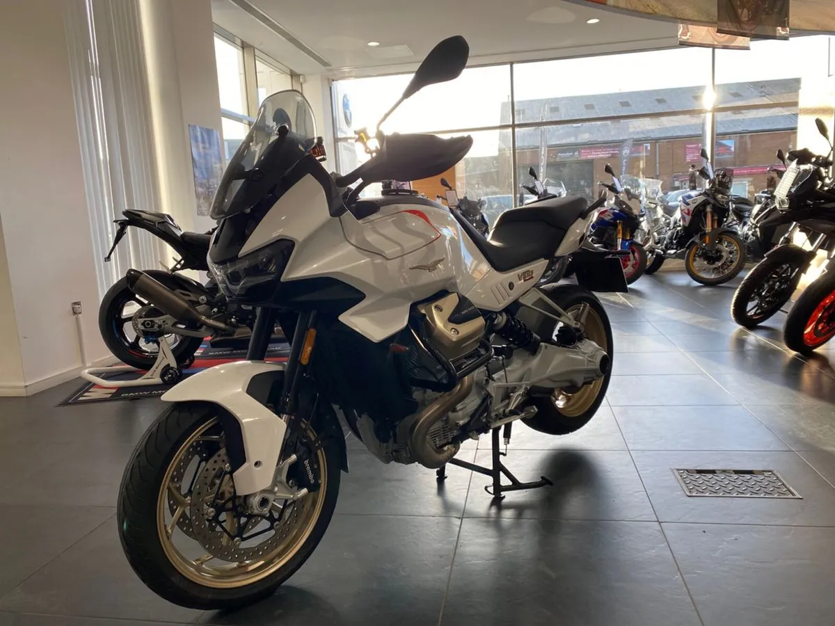 2022 Moto Guzzi V100 Mandello with Extras - NI Reg - Image 4