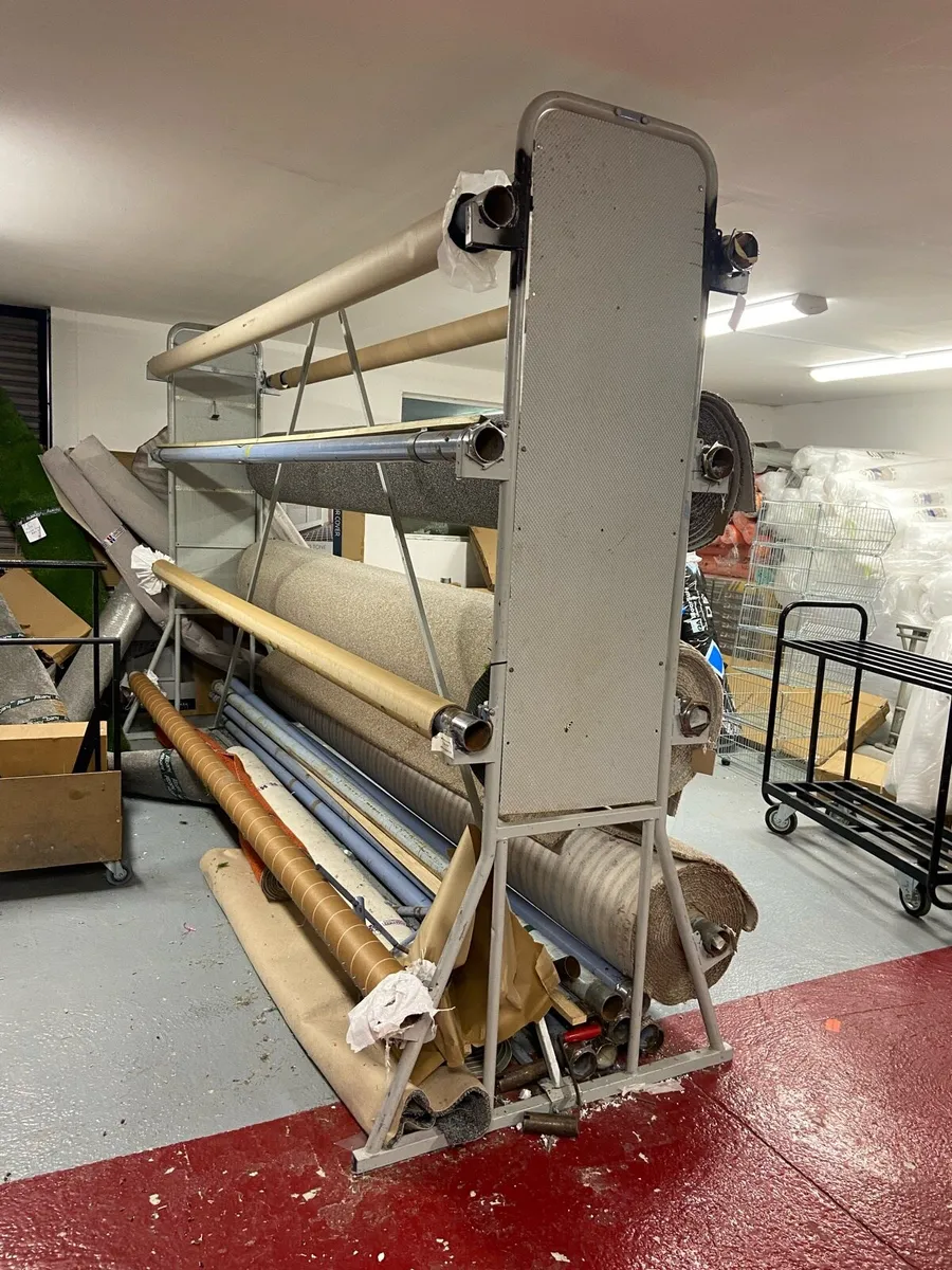 Vinyl and carpet stands need gone - Image 1